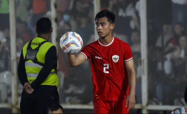 Cú ném biên cực khó lường của Arhan