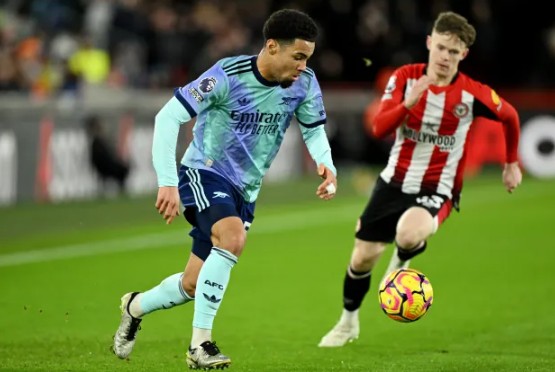 3 phút điên rồ, Arsenal ngược dòng đánh bại Brentford