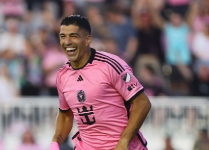 Bị dẫn trước hai bàn, Luis Suarez tỏa sáng trong hiệp 1