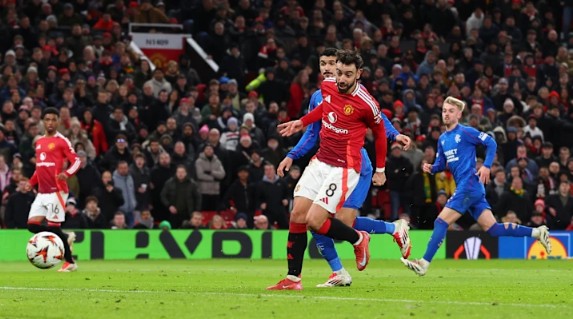 MU nhọc nhằn đánh bại Rangers tại Europa League