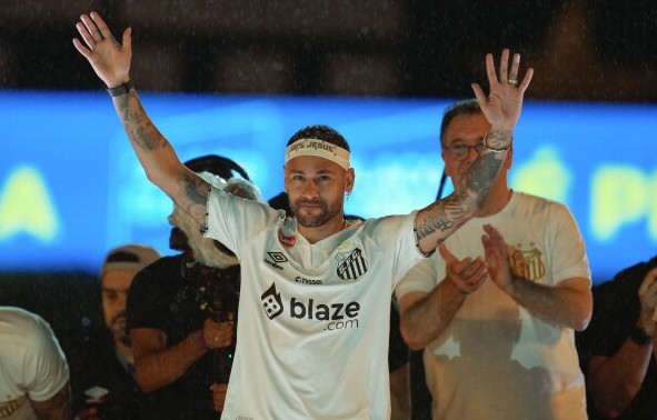 Neymar trở về “mái nhà xưa” Santos