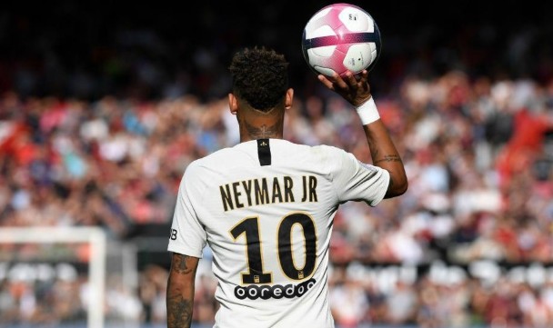 Neymar Jr mặc áo số 10 để tri ân cố huyền thoại Pele