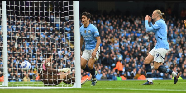 Phản lưới tai hại, Man City đánh rơi điểm số ngay tại Etihad