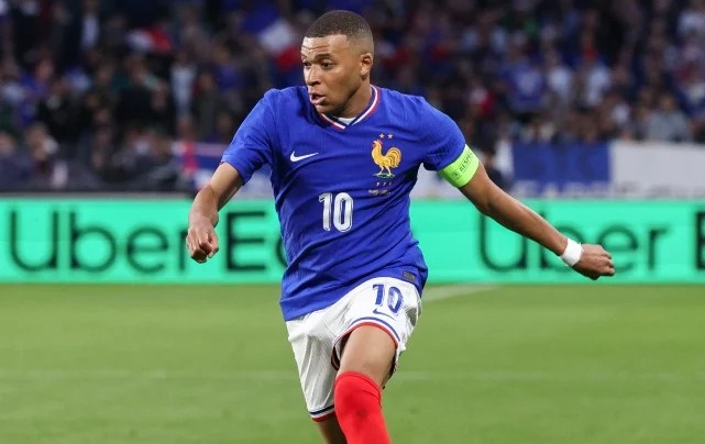 Mbappe lạc nhịp ở tuyển Pháp