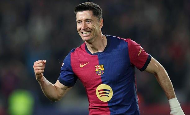 Lewandowski ấn định chiến thắng