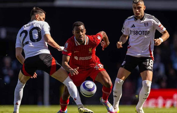 Liverpool thua đau trên sân của Fulham