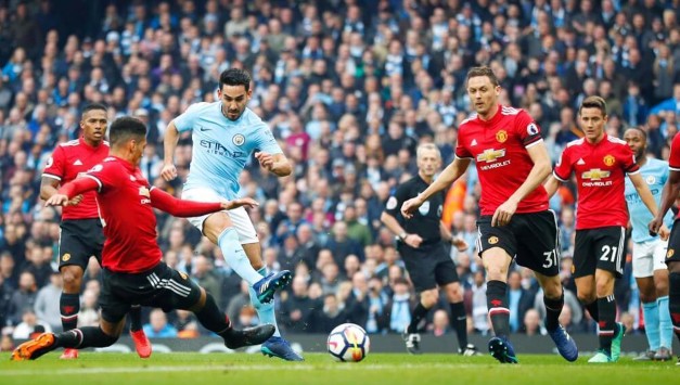Man City chưa thể chen chân vào TOP 4