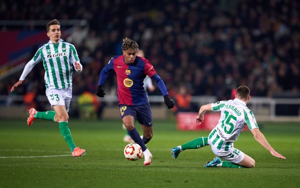 Betis xuất sắc cầm hòa Barca tại Lluis Companys