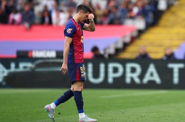 Lewandowski báo “tin dữ” cho Barcelona