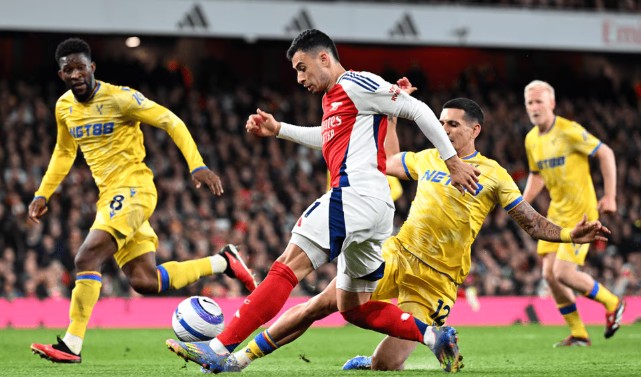Arsenal bị Crystal Palace cầm hòa