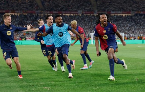 Kounde ghi “bàn thắng vàng”, Barcelona đánh bại REAL