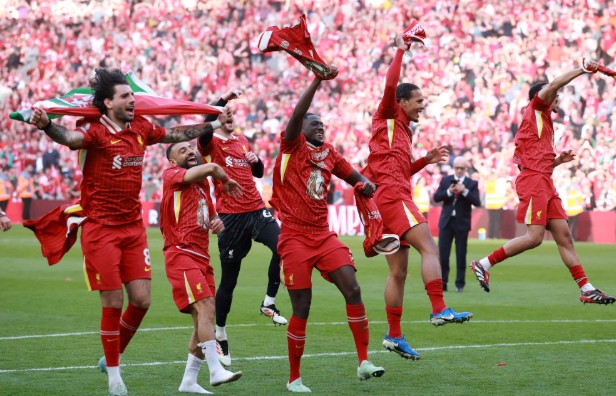 Liverpool trở thành tân vương Ngoại Hạng Anh