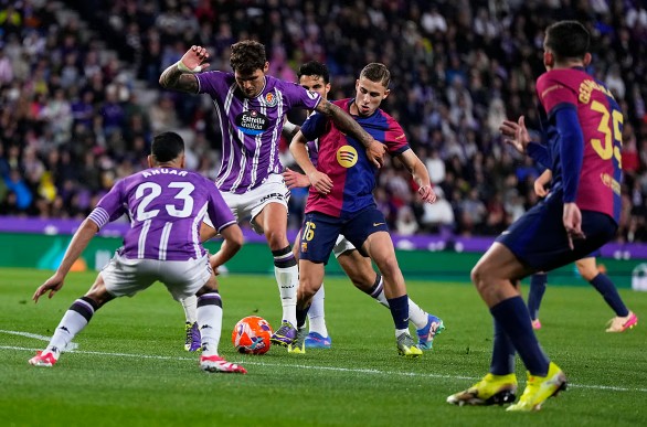 Barcelona ngược dòng đánh bại Valladolid