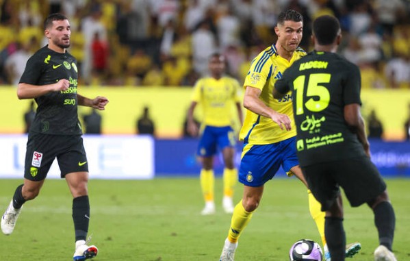 Al Ittihad ngược dòng đánh bại Al Nassr, tiến gần chức vô địch