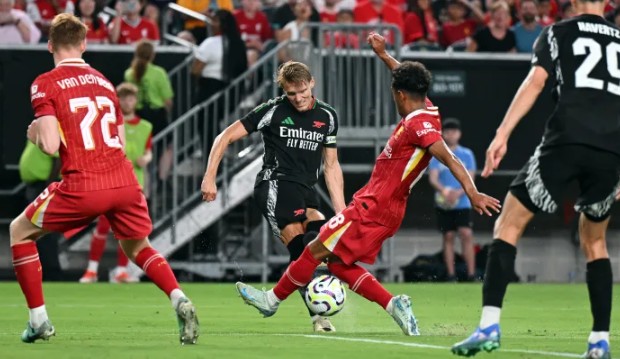 Arsenal níu kéo 1 điểm trên sân của Liverpool