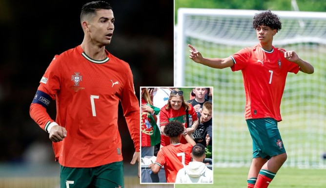 Ronaldo gửi lời chúc mừng con trai trên mạng xã hội