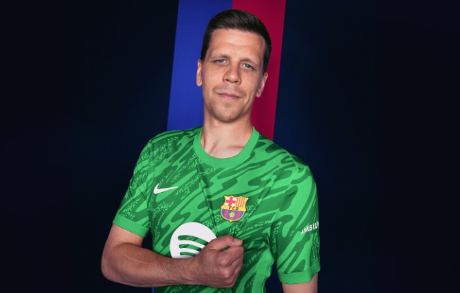 Szczesny gia hạn với Barcelona