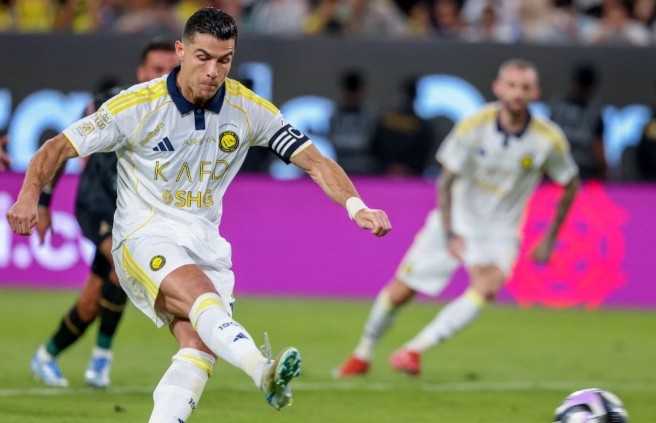 Ronaldo mở điểm, Al Nassr vẫn thua đau trên sân của Al Fateh