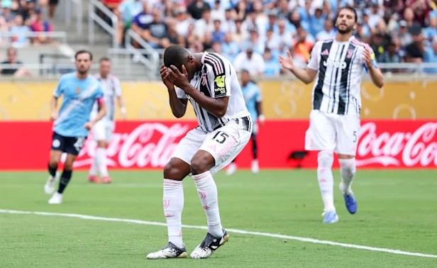 Man City đè bẹp Juventus, chiếm ngôi đầu bảng G