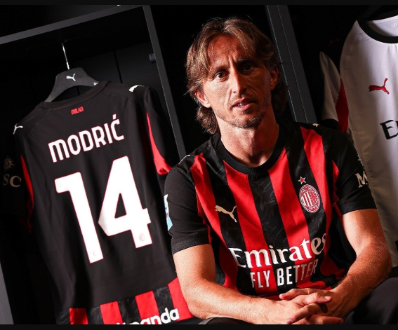 Modric chính thức mang áo số 14 tại AC Milan