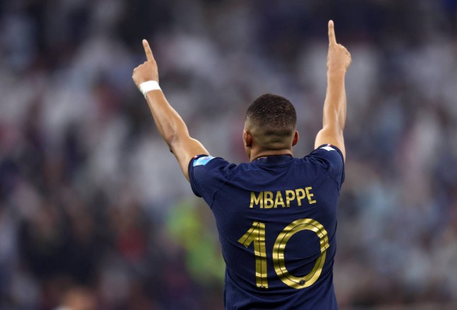 Kylian Mbappe xác nhận mang áo số 10 tại REAL