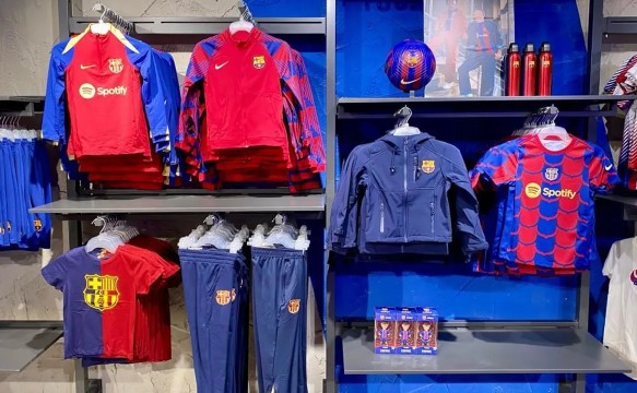 Barcelona có nguồn thu khổng lồ từ áo đấu