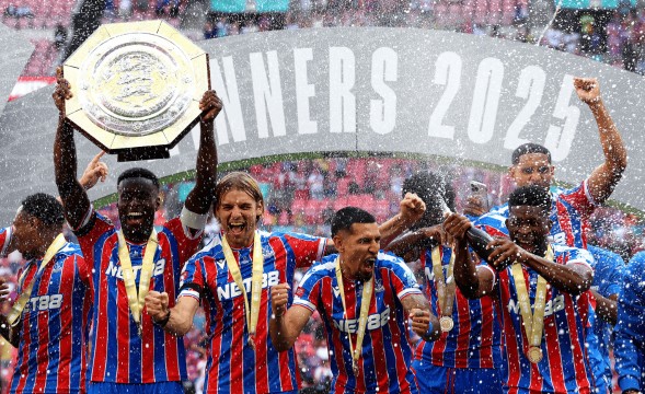 Crystal Palace giành Siêu Cúp Anh đầy thuyết phục