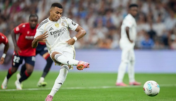 Mbappe ghi bàn trên chấm Penalty