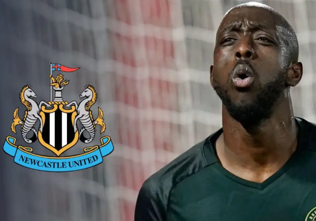 Wissa vẫn chưa thể đến Newcastle United