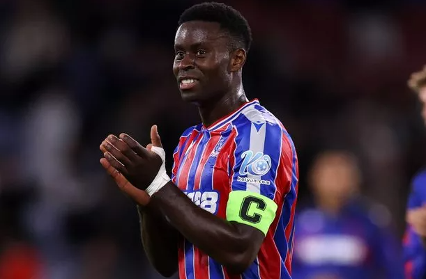 Man City nhảy vào tranh giành Marc Guehi với Liverpool