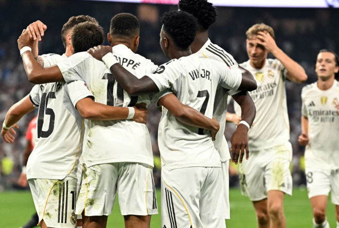 Real Madrid đánh bại Real Oviedo