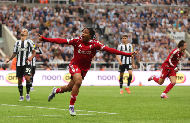 Liverpool thắng nghẹt thở trên sân St James Park