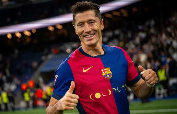 Lewandowski không áp lực khi ít được ra sân