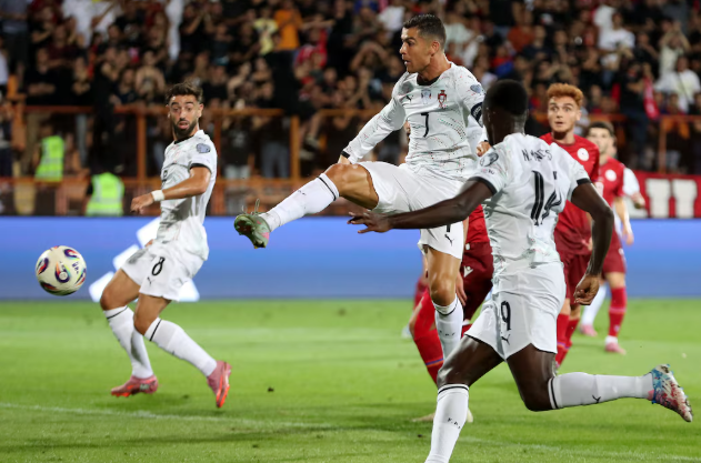 Bồ Đào Nha thắng đậm Armenia