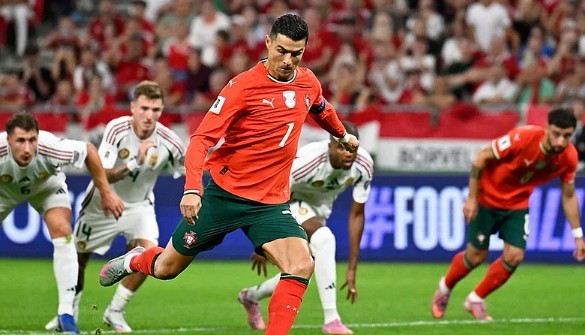 Ronaldo đá hỏng phạt đền, vỡ òa phút 90+1