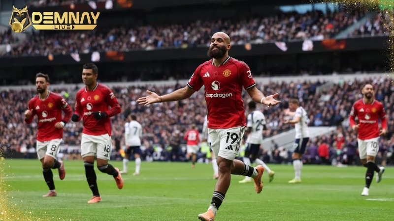 Man United giành lại 1 điểm trên sân của Tottenham