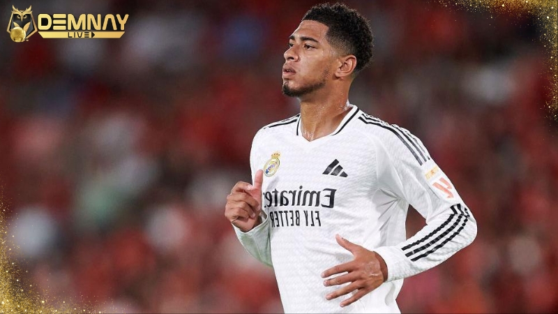 Jude Bellingham loay hoay tìm vị trí thích hợp