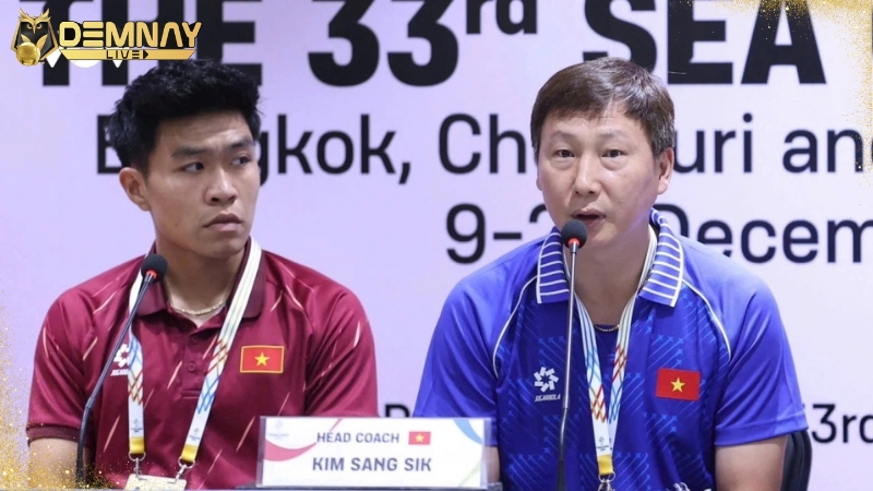 HLV Kim Sang Sik giành Huy Chương Vàng bóng đá Sea Games 33