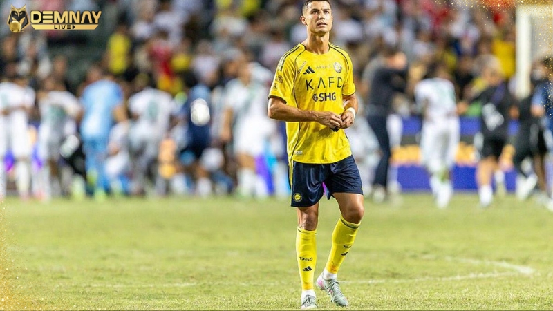 Ronaldo “tịt ngòi”, Al Nassr gục ngã trên sân của Al Ahli