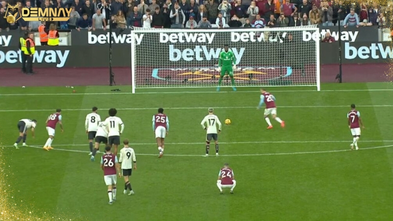 MU may mắn thoát thua trên sân của West Ham