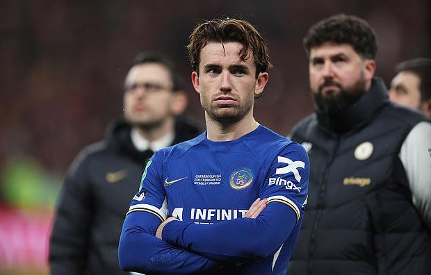 Cả Chelsea lẫn MU đều ngán ngẩm vì Ben Chilwell không chịu giảm lương