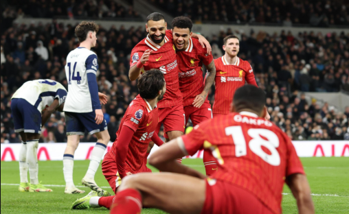 Salah rực sáng, Liverpool đè bẹp Tottenham