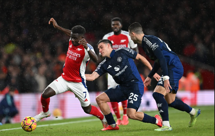 Arsenal dễ dàng đánh bại MU