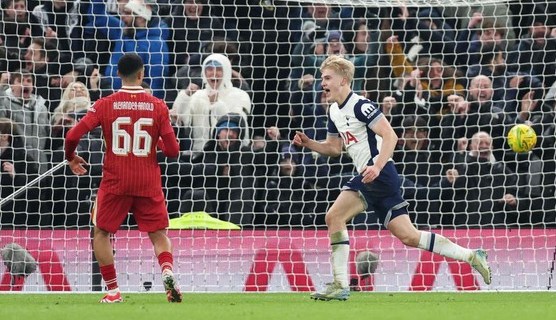 Tottenham tạo lợi thế trước Liverpool 