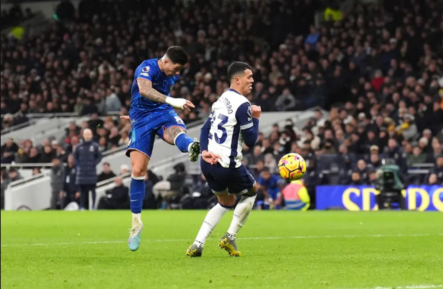 Panenka đẳng cấp, Chelsea đánh bại Tottenham