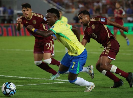 Vinicius “tạch” Pen, “Các vũ công Samba” bị cầm hòa thất vọng