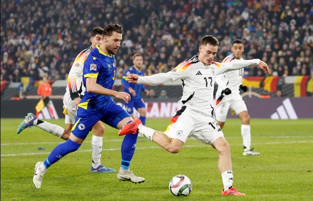 Đức chính thức có vé đi tiếp