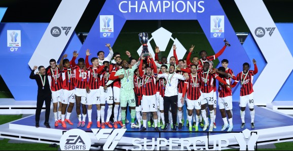 AC Milan đánh bại Inter để giành Siêu Cúp Italia